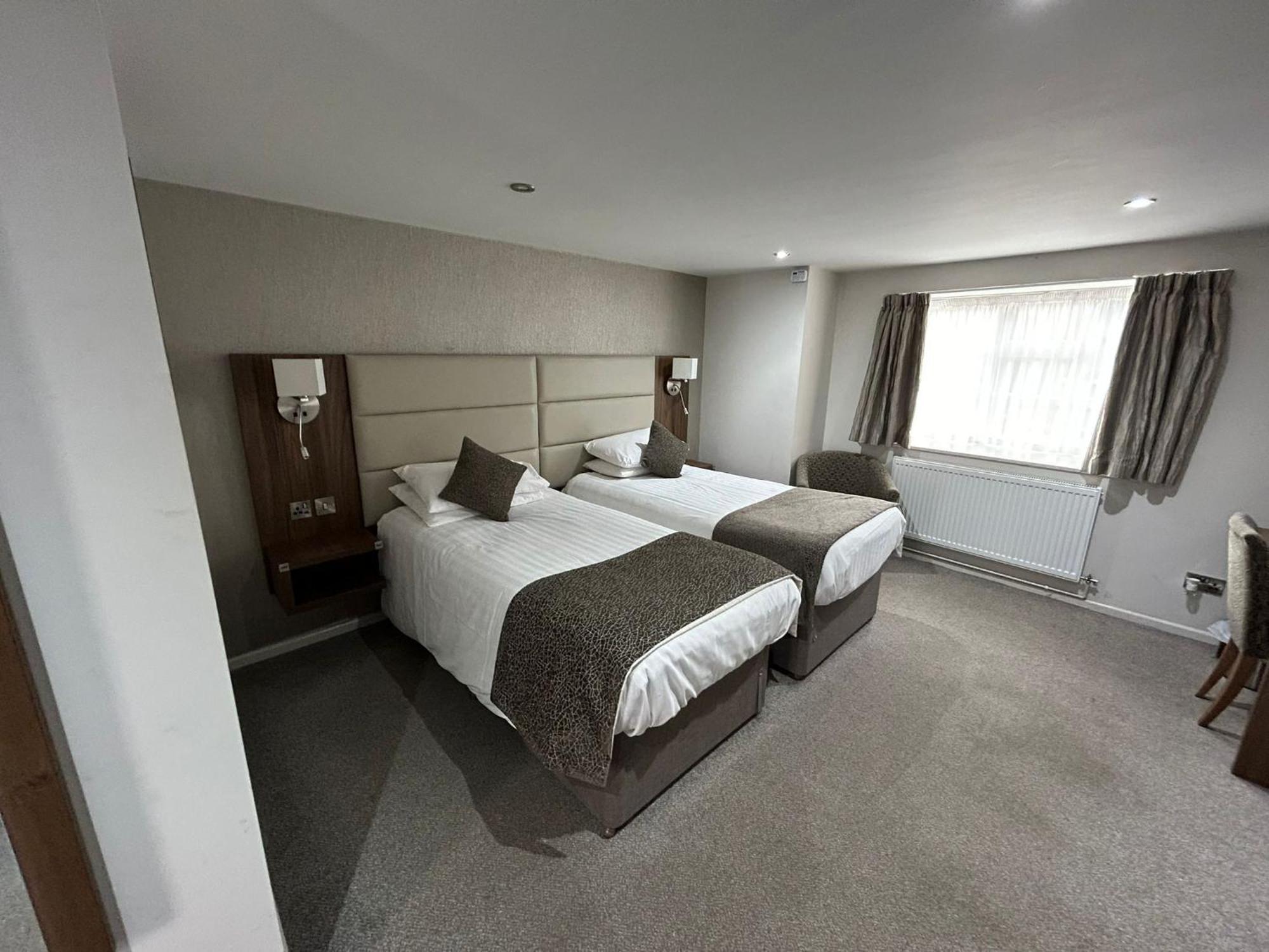 The Hind Hotel Wellingborough Exterior foto