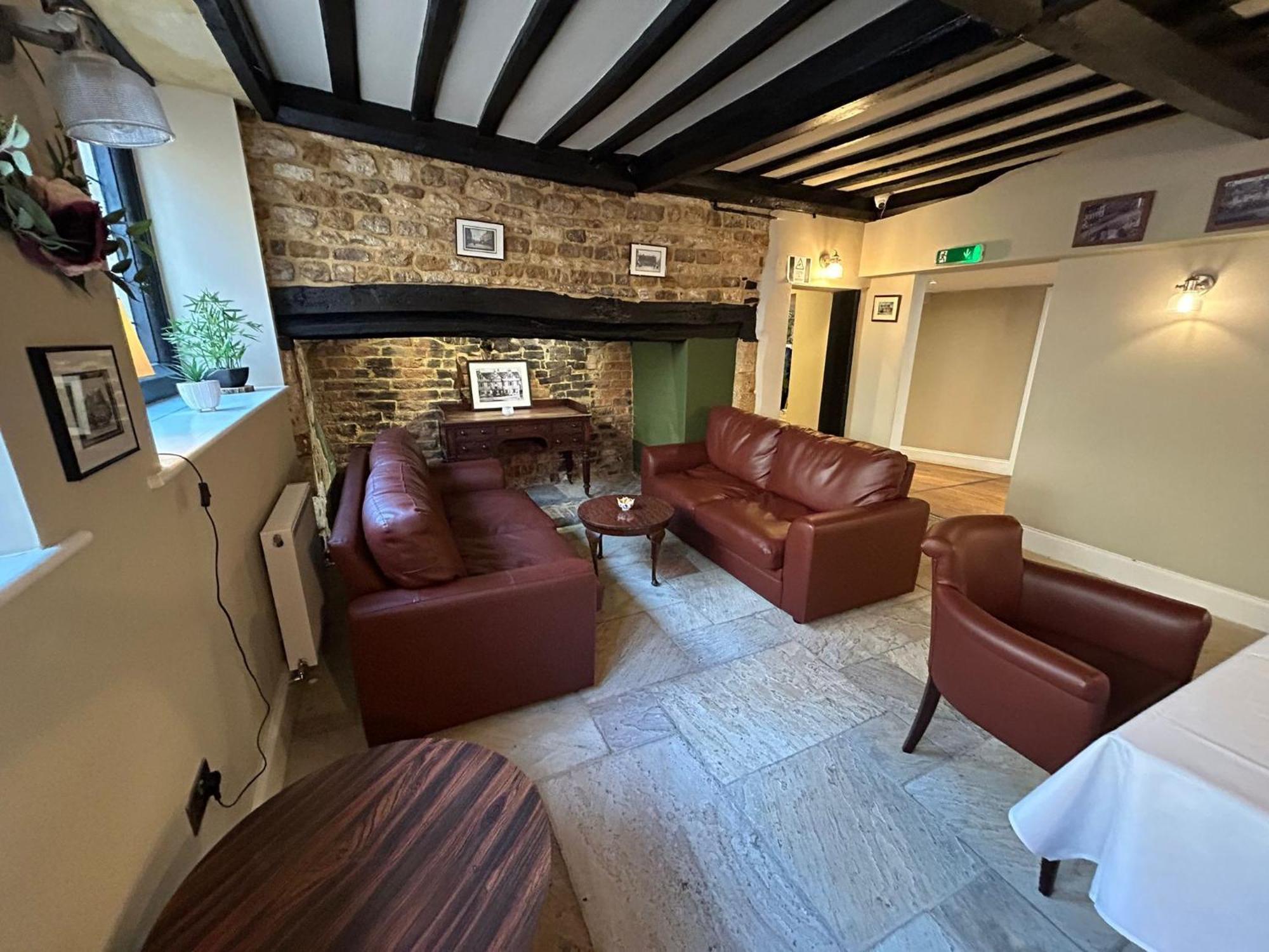 The Hind Hotel Wellingborough Exterior foto