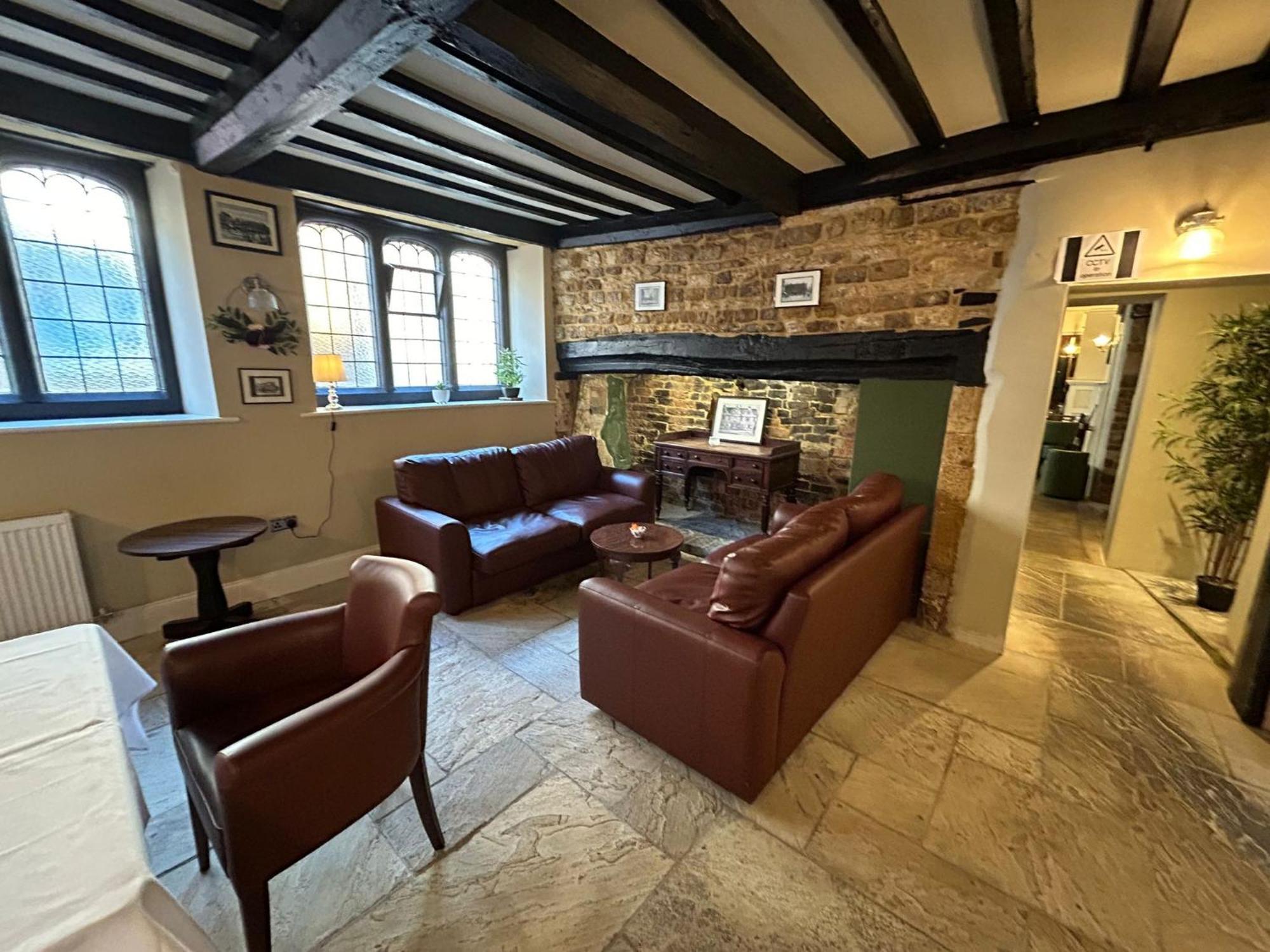 The Hind Hotel Wellingborough Exterior foto